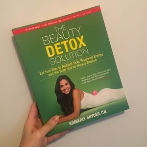 The beauty detox solution by Kimberly Snyder